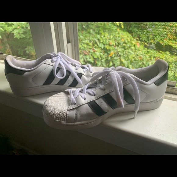 Adidas Superstar Shoes: Unisex - Picture 2 of 5